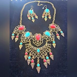 Gold tone fashion jewelry necklace and earring set